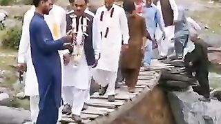Ya dhko barat kasy ja rhi ha ????????????????????????????????????????????