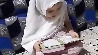چھوٹی سی بچی کا انداز