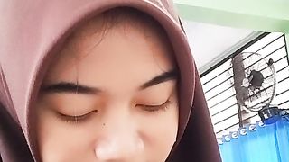 Gadis cantik