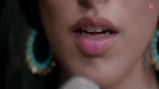 'Sun Raha Hai Na Tu Female Version' By Shreya Ghoshal Aashiqui 2