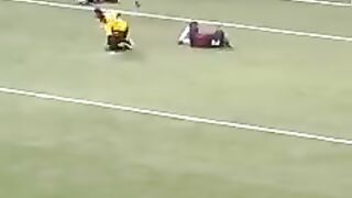 Comedy Moments in Women_s Football ----