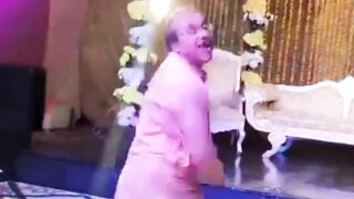 Uncle Funny Dance at Wedding ..