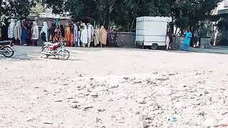 Atta lany walon ka laine.in pakistan