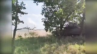 Ukraine Tankers of the 60th brigade are firing at the positions of the occupiers