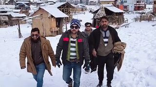 Kashmir valley travel with friends ????