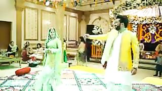 Mehndi Bride and Groom Dance on Bollywood Songs- My Pakistani Wedding