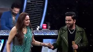 Shivam dance with Jaya Prada Indian idol 13