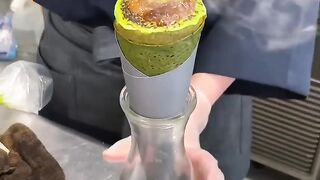 超カチカチに炙った抹茶ブリュレクレープ！中に抹茶アイスといちごも入ってる???? #浅草グルメ.