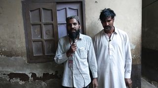 Ak Kabari k Ghar K Halat | Murshid Kareem