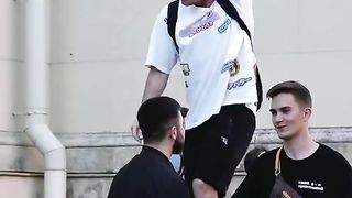 Уморительные реакции на сальто????.