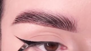 Long winged eye liner