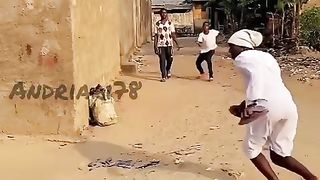 Pura2 lagi dikejar musuh..