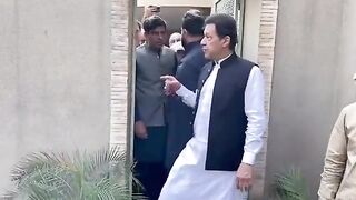 Imran khan Ka Ghar se nekalty waqat k manazir