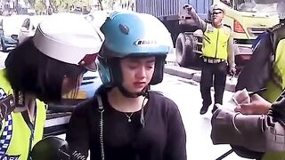Kumenangis di hentikan POLISI....