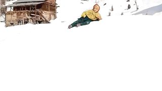 What was kids doing |????????