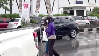 Tolong SEBARKAN VIDEO INI BIAR KELUARGANYA MELIHAT