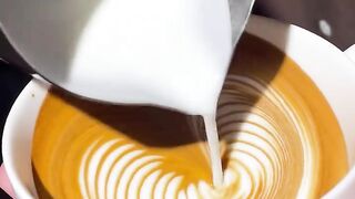 Tulip Latte Art