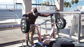 musculation après 50 ans force et puissance à Muscle Beach