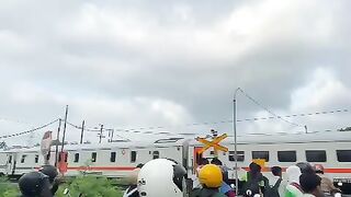 Vibes kereta api