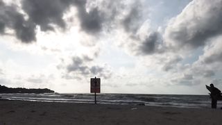 SUASANA PANTAI YANG CERAH