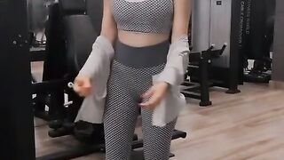 BEAUTIFUL GIRL IN GYM