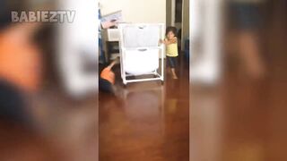 REGARDS SANS RIRE !!! IMPOSSIBLE !!!!Des bébés et des enfants drôles Compilation!