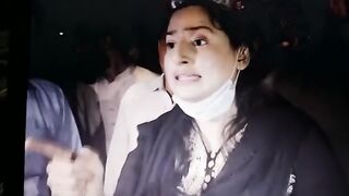 ملیحہ ھاشمی پھٹ پڑی زمان پارک سے لائیو