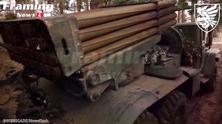 Pasukan Terjun Payung Ukraina dari Brigade Serangan Udara ke-95 menembakkan MLRS ke posisi Rusia