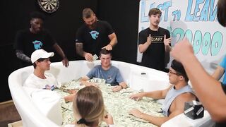 Le Dernier À Sortir De La Piscine Gagne 20 000$