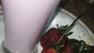 Stobery milk shake. Yummy shake. Need subscribe for better video. Please subscribe me