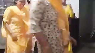 Kia girls mai satisfaction nhi hoti kia?????????????
