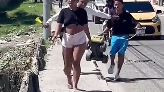 Pegadinha nas ruas kkkkk