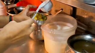 Karachi Famous Chana Thal And Gola Ganda