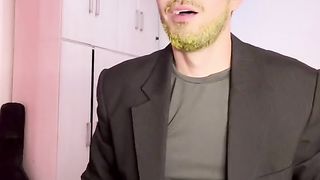 This New singer need your support