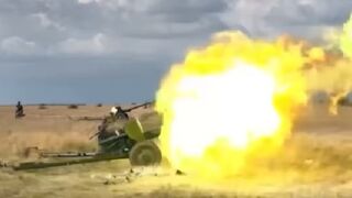 Ukrainian forces pummel Russian invaders with Howitzer and mortars