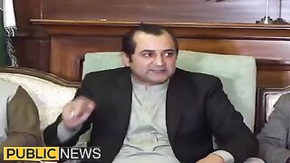 یہ گدھے اور بیوقوف لوگ ہیں" وزیر اعلیٰ گلگت بلتستان خالد خورشید