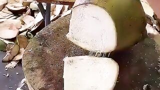 Amazing - The art of peeling water coconut