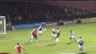 Un supporter envahi le terrain et marque le but de la victoire à la 90' min????????