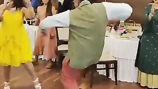 DANCE IN PARTY
