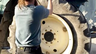 This is the most impressive way to fit tractor tires you will ever see ????