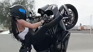 GIRLS ON THE BIKES ARE LIGHTING @ ДЕВУШКИ НА БАЙКАХ ЗАЖИГАЮТ