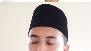 MASIH BANYAK ORANG DIHORMATI KARENA PAKAIANNYA!!!