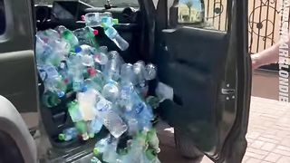 "Eco-Friendly Hack: Changing A Tire Using Plastic Bottles"