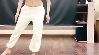 Jhanvi kapoor new viral belly dance #jhanvikapoornewviraldance