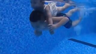 These kids swim like pros????_♀️