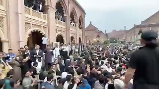 عمران خان کی پیشی کے منظر