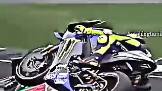 World_no1_Rider_Valentino_Rossi_unbelievable_balance_%F0%9F%98%B3%F0%9F%98%B2___%23shorts_%23trending_%23subscribe_%23viral_%23short(360p).