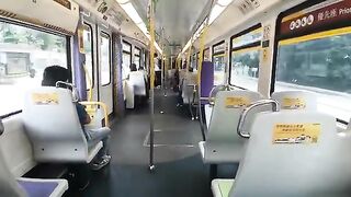 naik kereta  cepat pergi kepasar