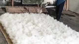 Let’s watch how these craftsmen make a rug