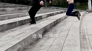 Man has incredible jumping skills!